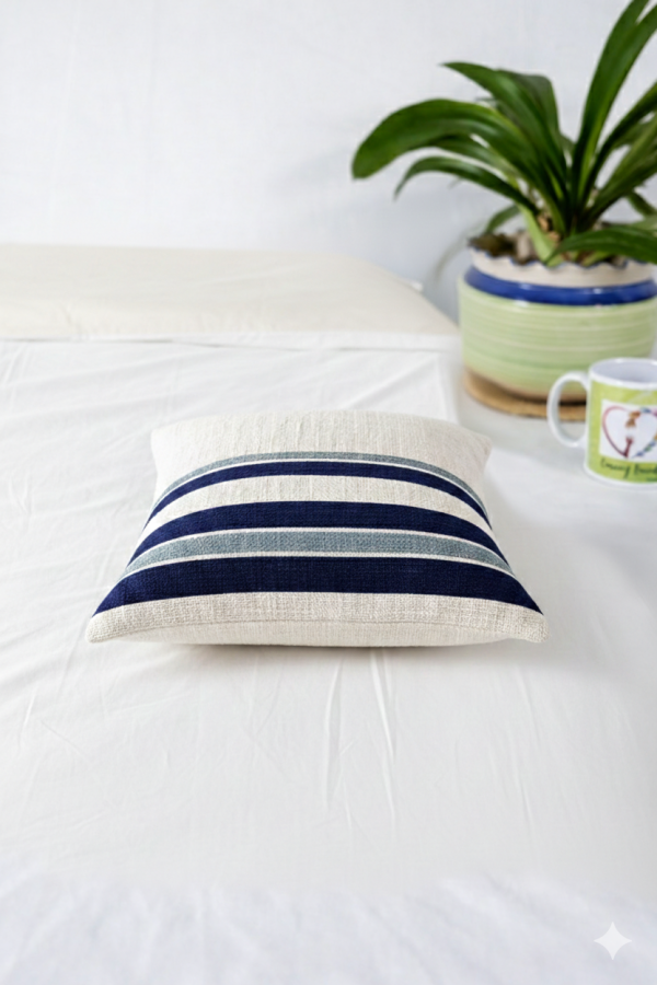 Cushion cover white blue